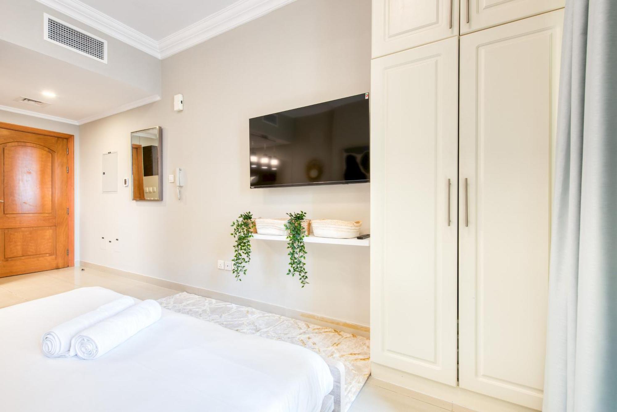 Elite Lux Homes - Fabulous In Marina Apartment